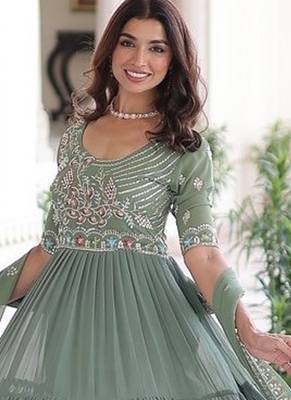 Light green zari & sequins embroidered georgette kurta & dupatta set 3