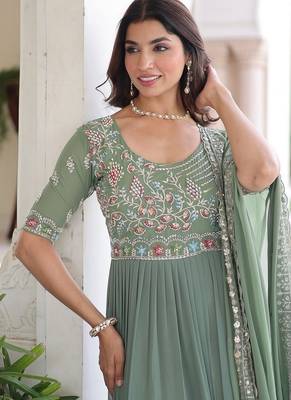 Light green zari & sequins embroidered georgette kurta & dupatta set 4