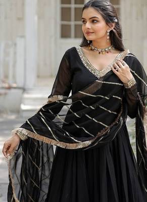 Black zari & sequins embroidered georgette kurta & dupatta set 4
