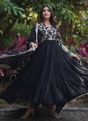 Black zari & sequins embroidered georgette kurta & dupatta set 2