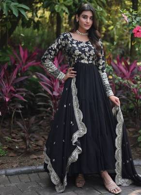 Black zari & sequins embroidered georgette kurta & dupatta set 3