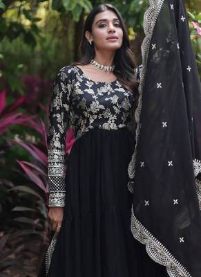 Black zari & sequins embroidered georgette kurta & dupatta set 4