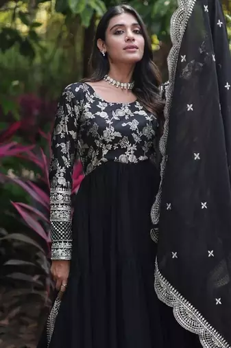Black zari & sequins embroidered georgette kurta & dupatta set