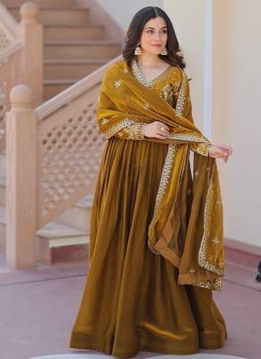 Dark green zari & sequins embroidered fendy kurta & dupatta set 2