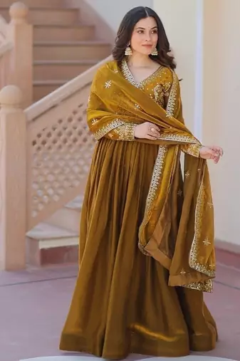 Dark green zari & sequins embroidered fendy kurta & dupatta set