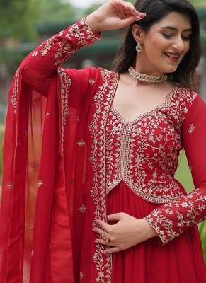 Red zari & sequins embroidered georgette kurta & dupatta set 4