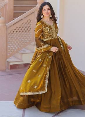 Dark green zari & sequins embroidered fendy kurta & dupatta set 3