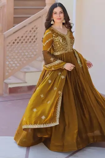 Dark green zari & sequins embroidered fendy kurta & dupatta set