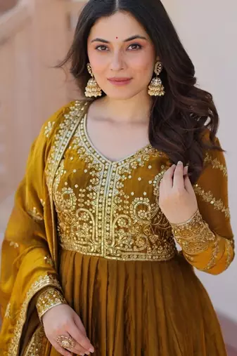 Dark green zari & sequins embroidered fendy kurta & dupatta set