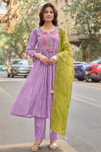 Women Floral Embroidered Panelled Thread Work Chanderi Cotton Kurta with Trousers & With Dupatta