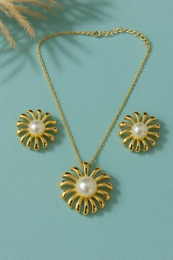 Jewelz gold-toned flower pendant necklace & earrings set with pearl center