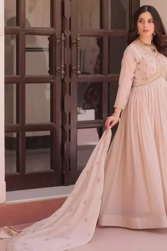 Cream zari & sequins embroidered georgette kurta & dupatta set