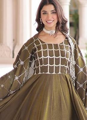 Dark green zari & sequins embroidered vichitra silk kurta & dupatta 3