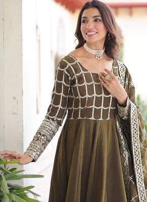Dark green zari & sequins embroidered vichitra silk kurta & dupatta 4