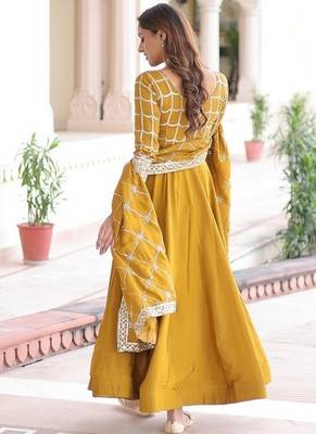Yellow zari & sequins embroidered vichitra silk kurta & dupatta 2