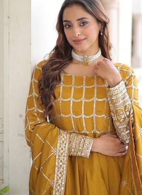 Yellow zari & sequins embroidered vichitra silk kurta & dupatta 4