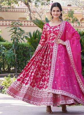 Pink jacquard sequins embroidered viscose kurta & dupatta 4