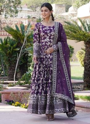 Wine jacquard sequins embroidered viscose kurta & dupatta 2