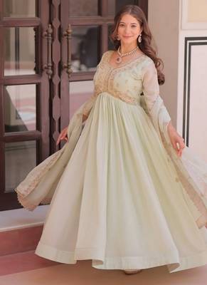 Light green zari & sequins embroidered georgette kurta & dupatta set 2