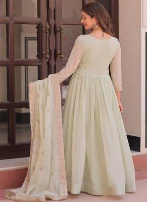 Light green zari & sequins embroidered georgette kurta & dupatta set 3
