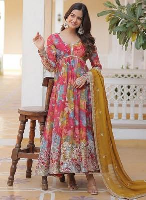 Red zari & sequins embroidered russian silk kurta & dupatta set 3