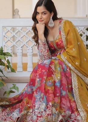Red zari & sequins embroidered russian silk kurta & dupatta set 4