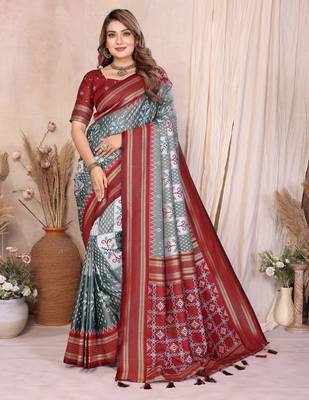 Grey Color Ikat Weaving Silk Saree 2