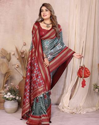 Grey Color Ikat Weaving Silk Saree 3