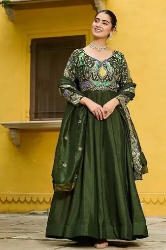 Green zari & sequins embroidered vichitra silk kurta & dupatta set