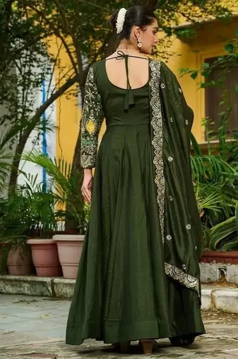 Green zari & sequins embroidered vichitra silk kurta & dupatta set