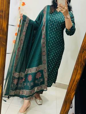 Floral printed green round neck cotton kurta set with trouser & dupatta 4
