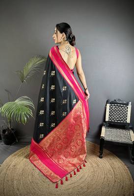 black soft silk blend woven dual zari work banarasi saree 3
