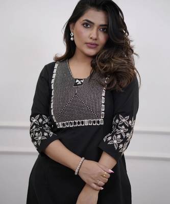 Floral embroidered black v neck cotton kurta set with trouser 3