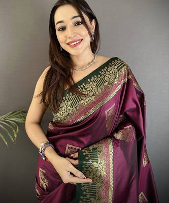 maroon soft silk blend dual zari peacock butta worked banarasi saree  4