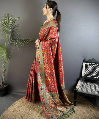 red soft silk blend banarasi zari woven saree 2