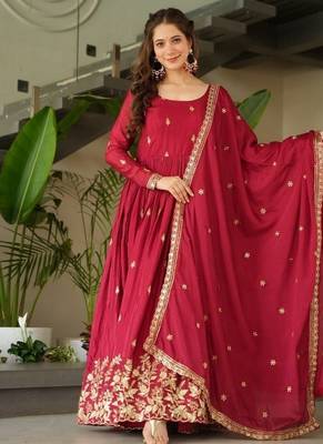 Maroon zari & sequins embroidered chinnon kurta & dupatta set 2