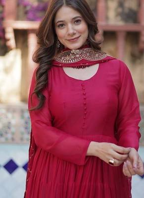 Pink zari & sequins embroidered georgette kurta & dupatta set 4