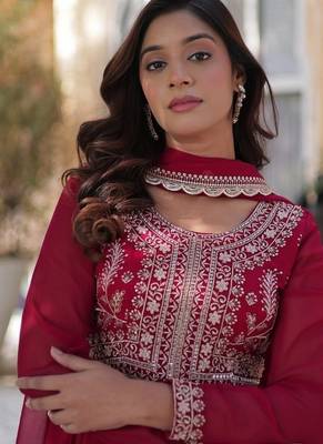 Pink zari & sequins embroidered georgette kurta & dupatta set 4