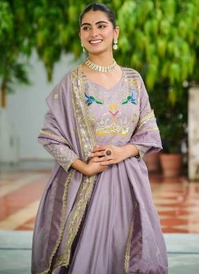 Onion pink zari & sequins embroidered vichitra silk kurta & dupatta set 3