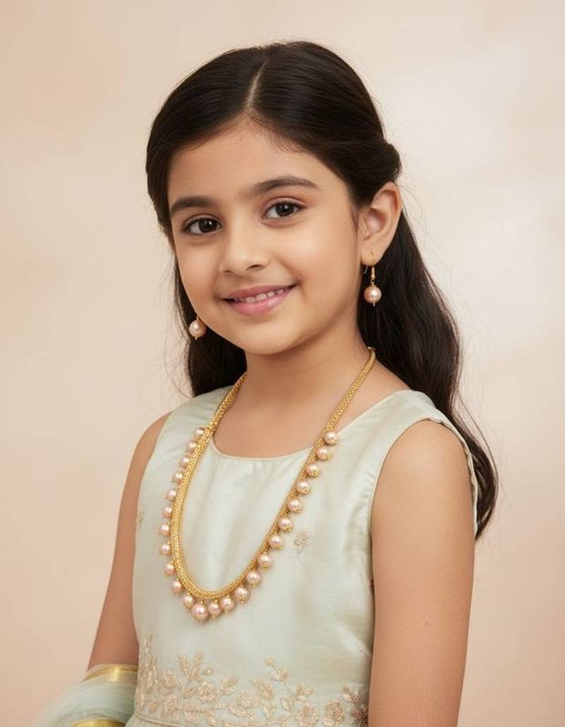 Gold color pearls necklace