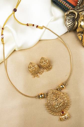  elegant gold plated paan motif pendant & stud earring set