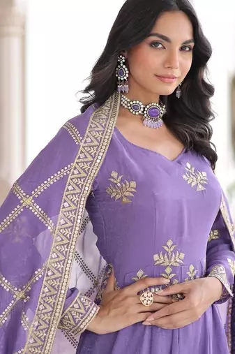 Lavender zari & sequins embroidered silver crunchy kurta bottom & dupatta set