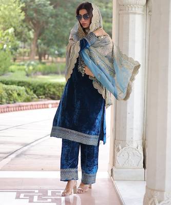 Blue zari sequins embroidered work velvet top pant dupatta 3