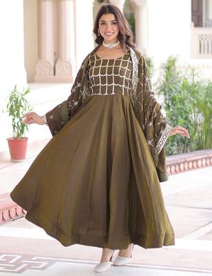 Dazzling Green Zari Embroidered Silk Festival Wear Gown With Dupatta 3
