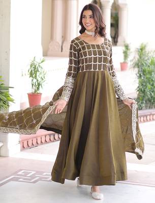 Dazzling Green Zari Embroidered Silk Festival Wear Gown With Dupatta 5