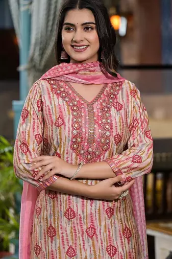 Beautiful jaipuri a pink and white printed indian kurta set with a matching dupatta and pants