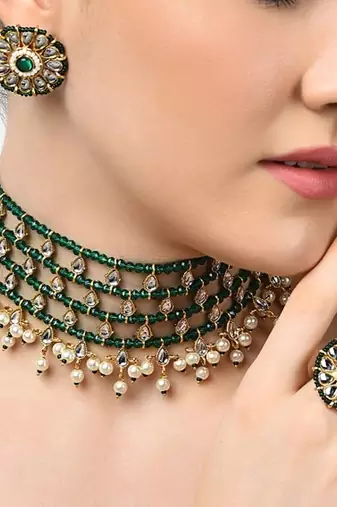 Indian gold-plated & green alloy gold-plated kundan-studded & beaded jewellery set