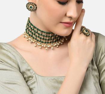 Indian gold-plated & green alloy gold-plated kundan-studded & beaded jewellery set 2