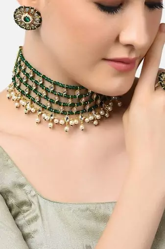 Indian gold-plated & green alloy gold-plated kundan-studded & beaded jewellery set