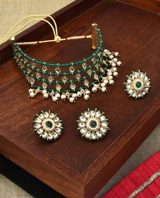 Indian gold-plated & green alloy gold-plated kundan-studded & beaded jewellery set 3